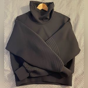 Lululemon pull over